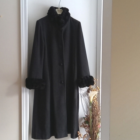 Novelti Jackets & Coats Host Pick 22 Novelti Elegant Black Faux Fur